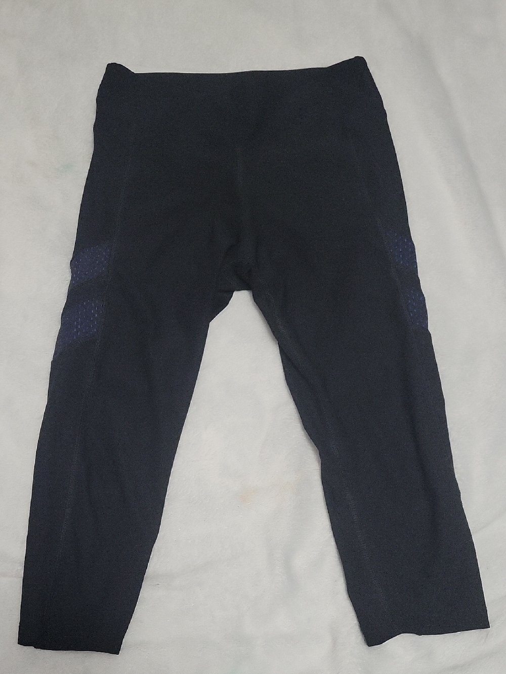 5/$20**Marika Small Black Capri With Perforated Chevron Blue Design